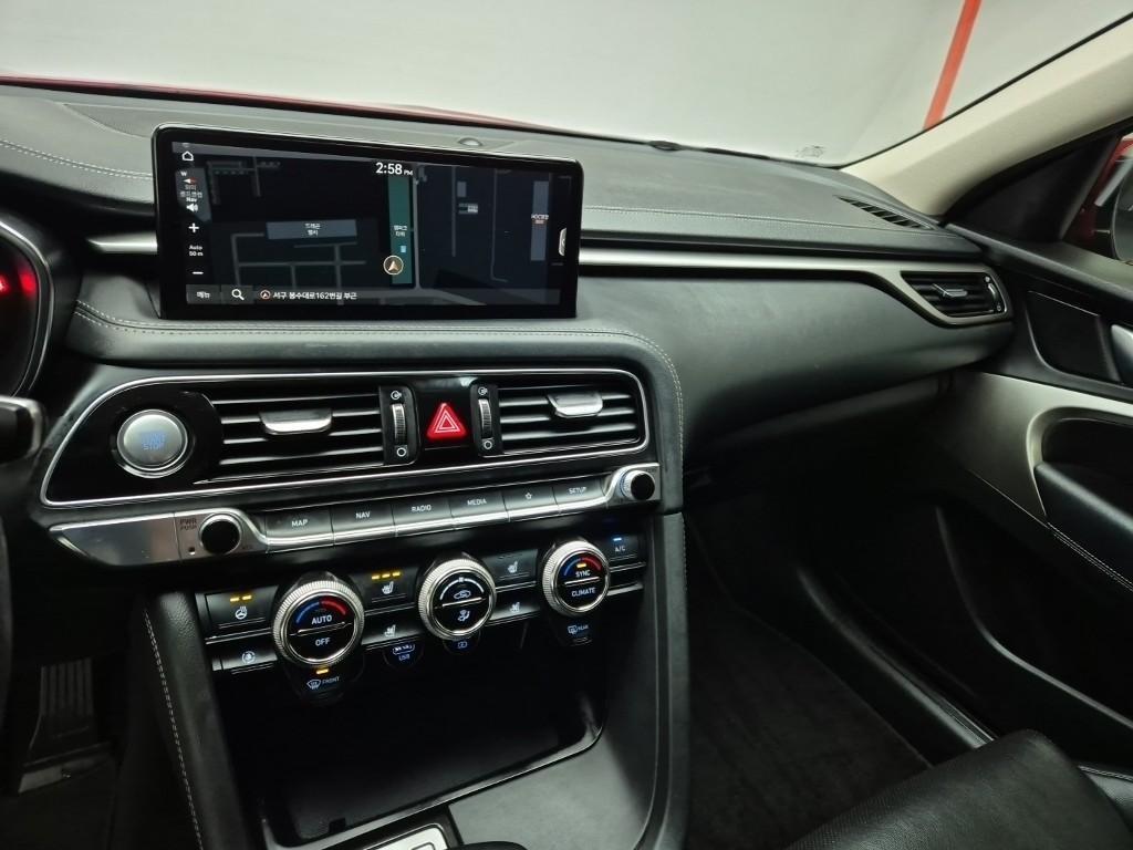 Genesis G70 - Vista 10