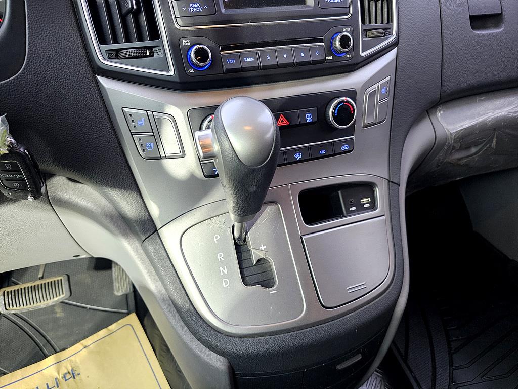 HYUNDAI Starex - Vista 12