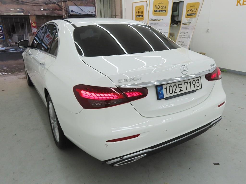 Mercedes Benz E class - Vista 4