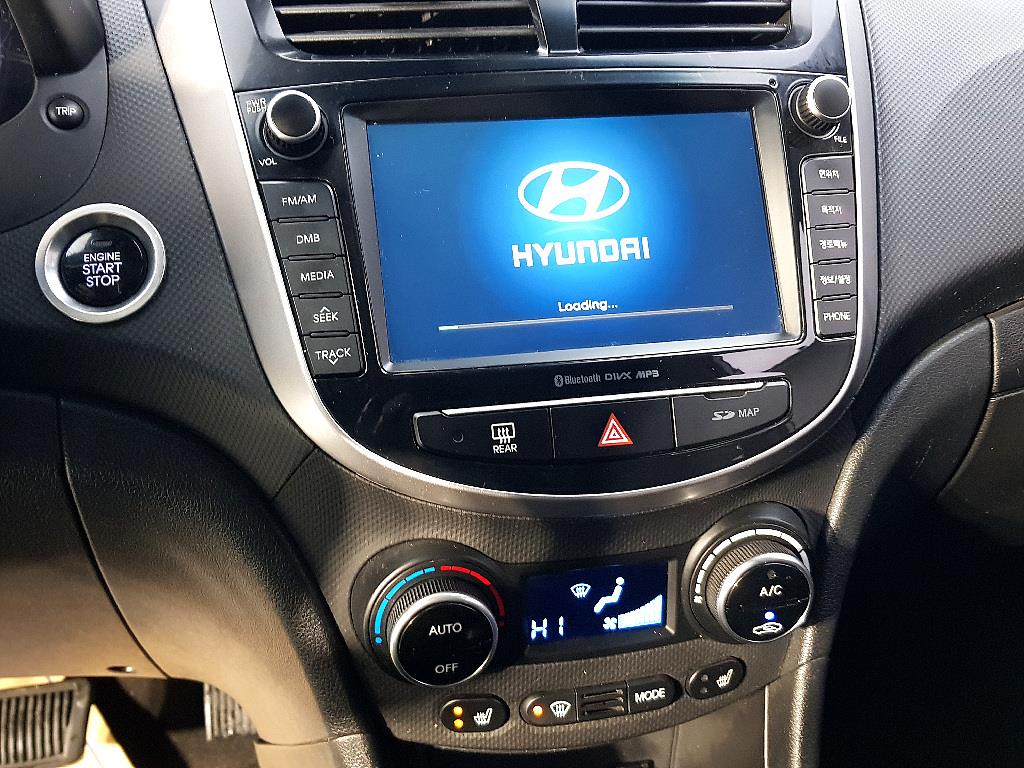 HYUNDAI Accent - Vista 12