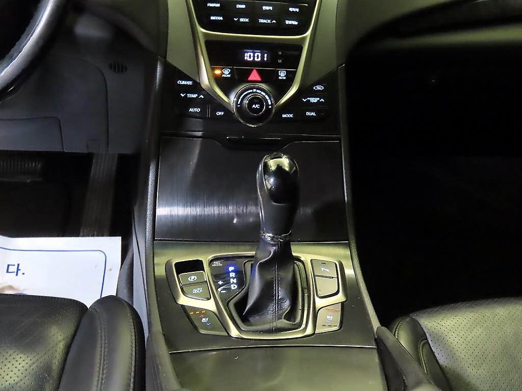 HYUNDAI Grandeur - Vista 12