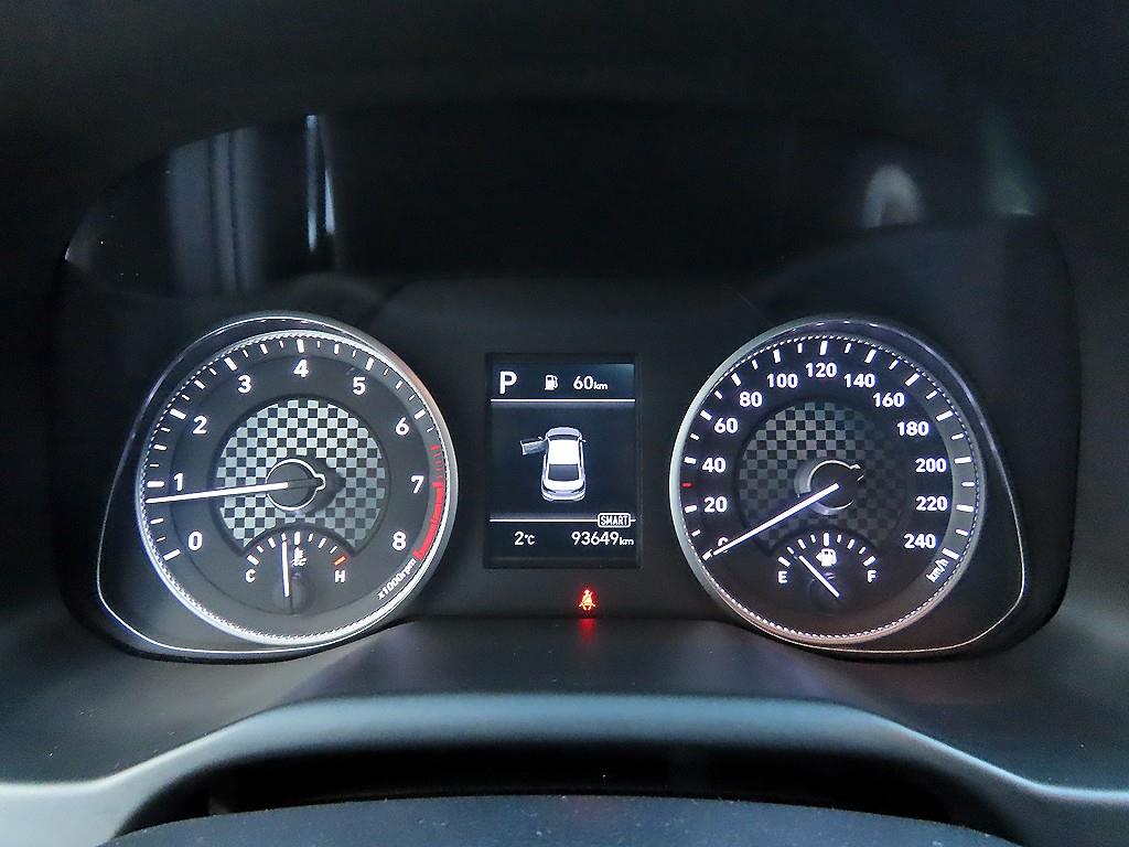 HYUNDAI Avante - Vista 9