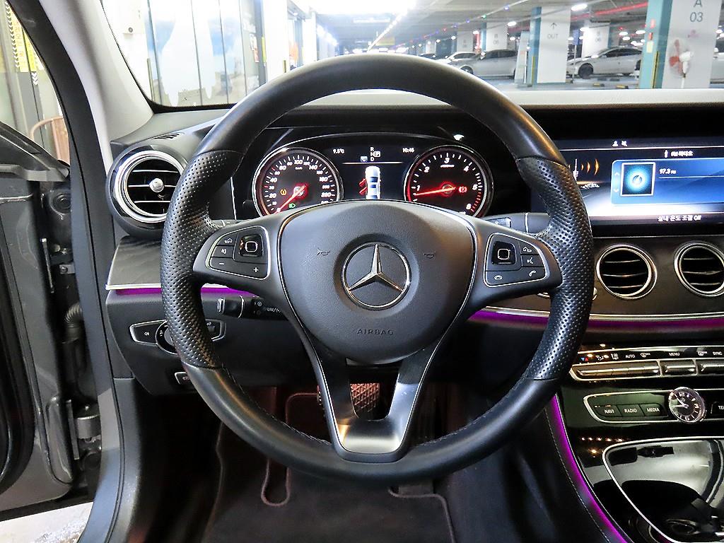 Mercedes Benz E class - Vista 8