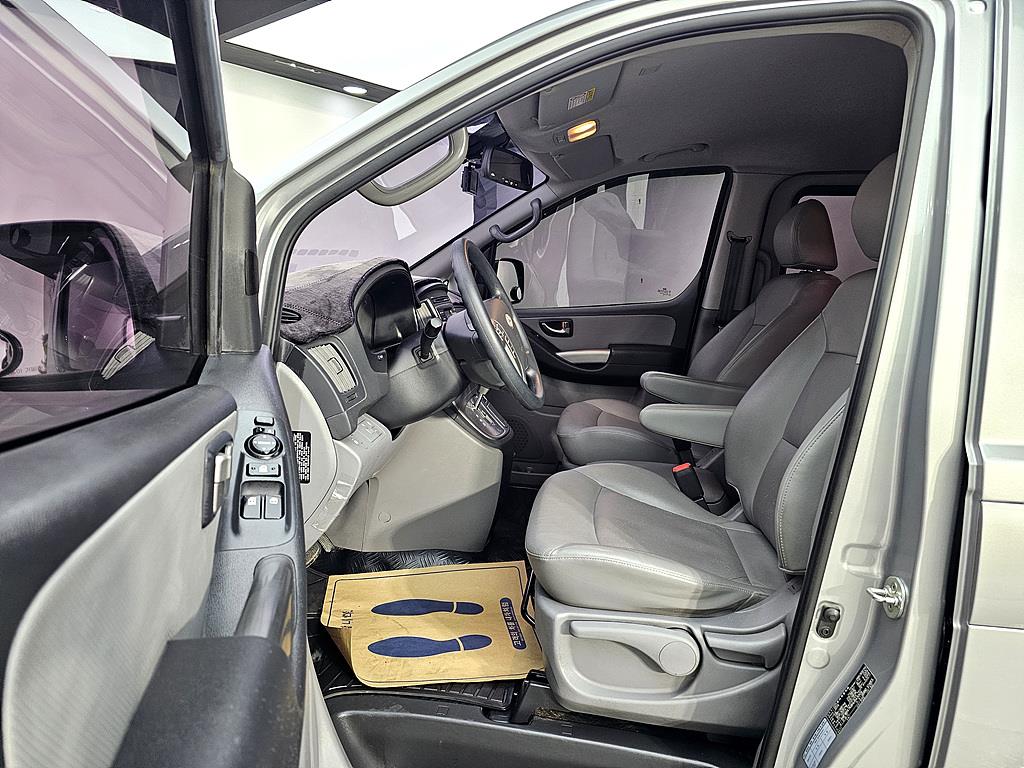 HYUNDAI Starex - Vista 8