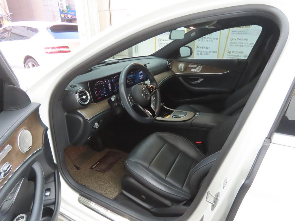 Mercedes Benz E class - Vista 5