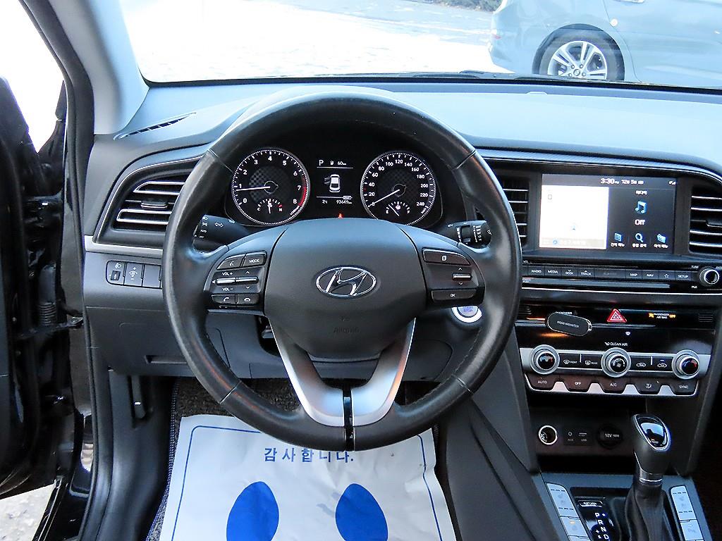 HYUNDAI Avante - Vista 8