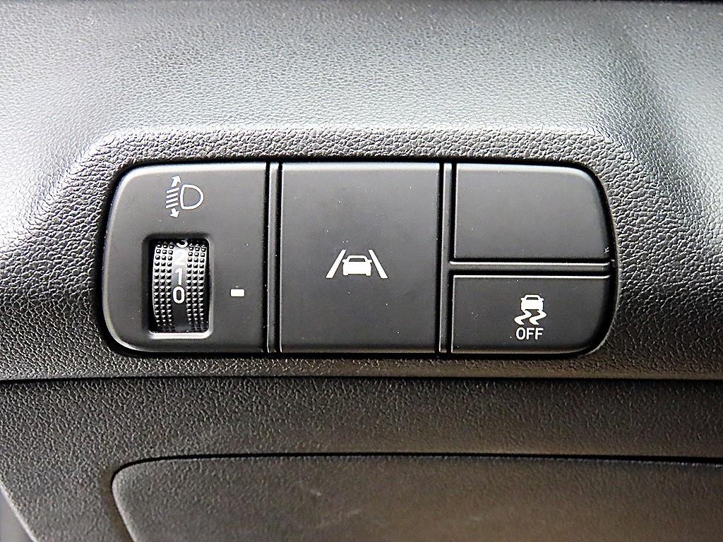 HYUNDAI Avante - Vista 12