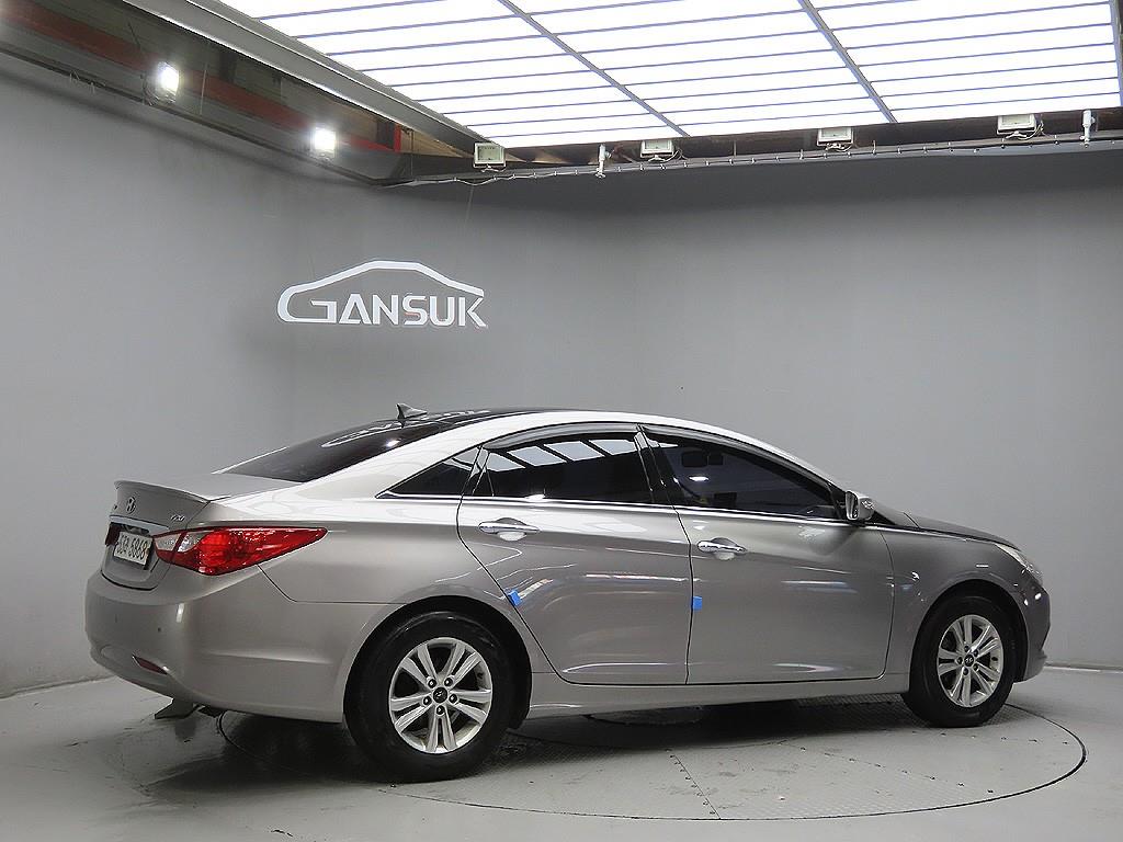 HYUNDAI Sonata - Vista 7