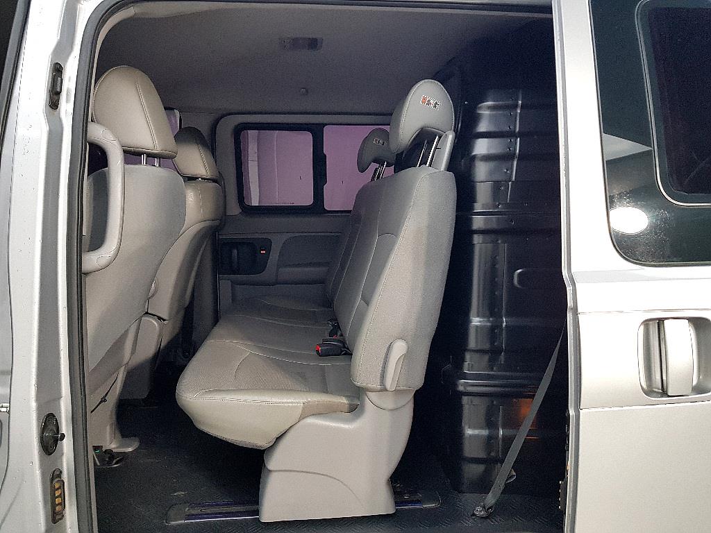 HYUNDAI Starex - Vista 9