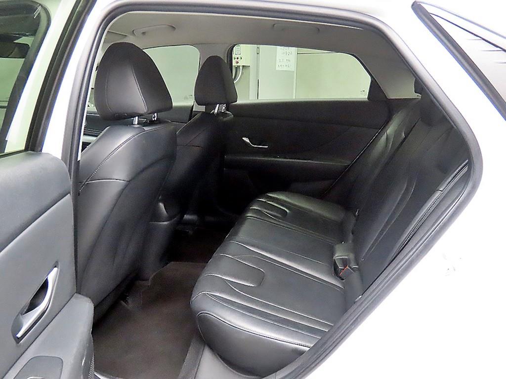 HYUNDAI Avante - Vista 6