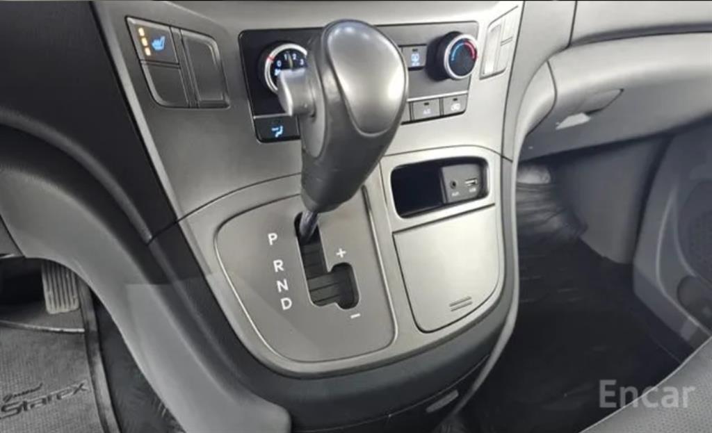 HYUNDAI Starex - Vista 10