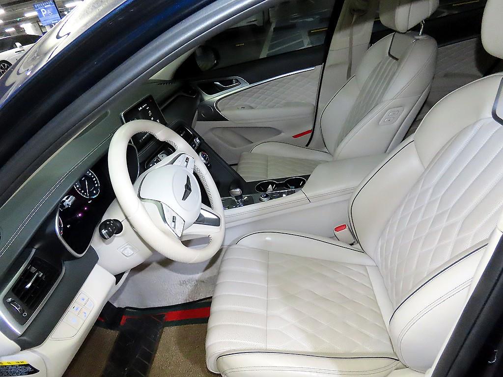 Genesis G70 - Vista 6