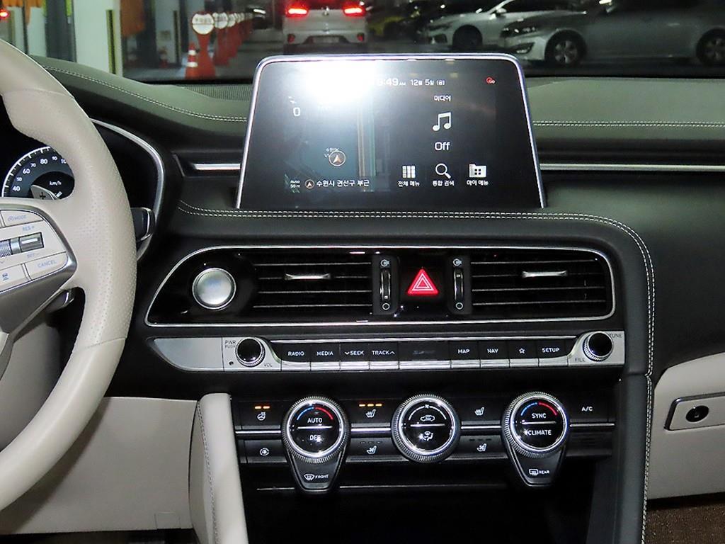 Genesis G70 - Vista 11