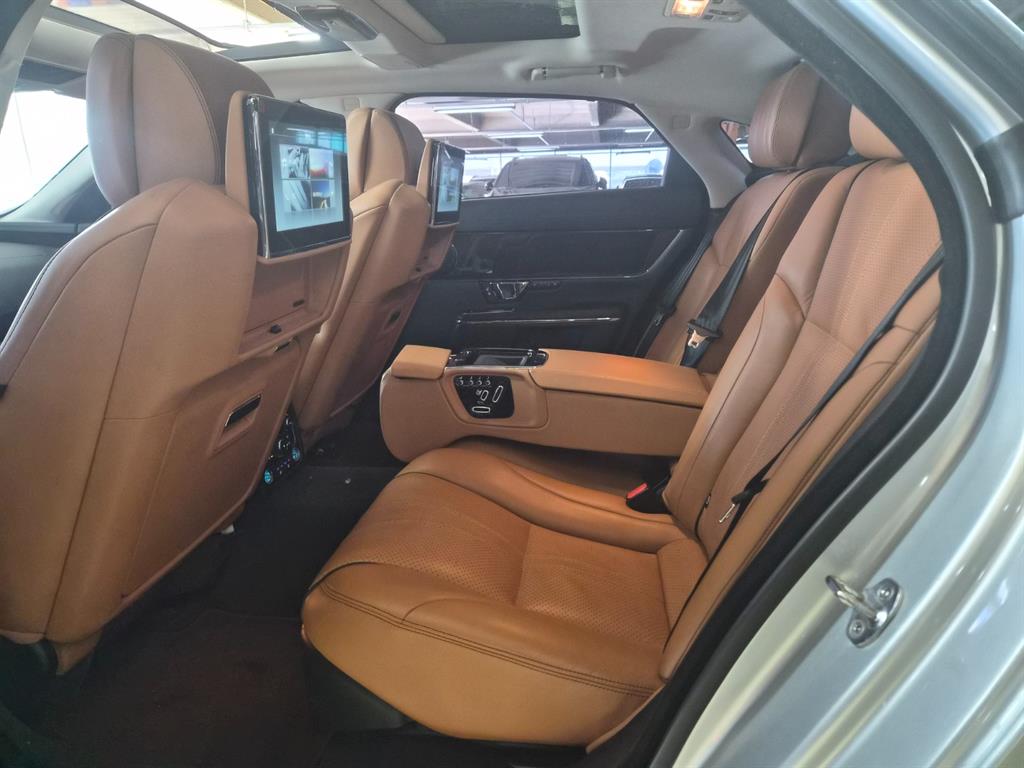 Jaguar XJ - Vista 10