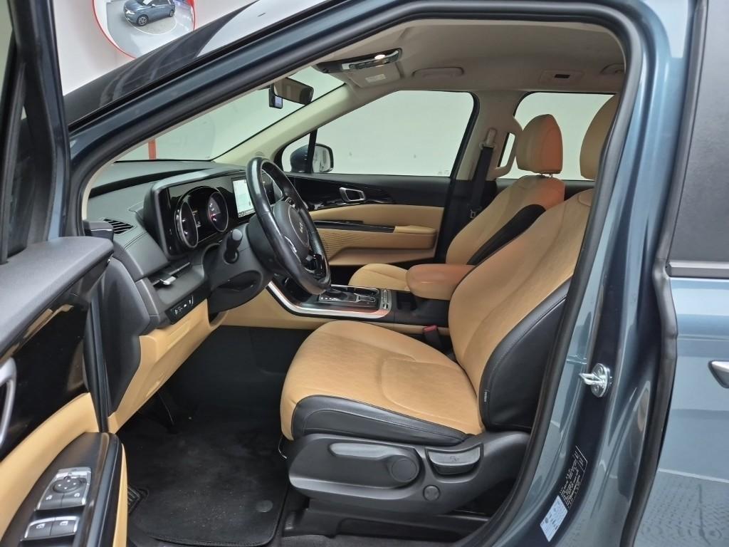 KIA Carnival - Vista 11