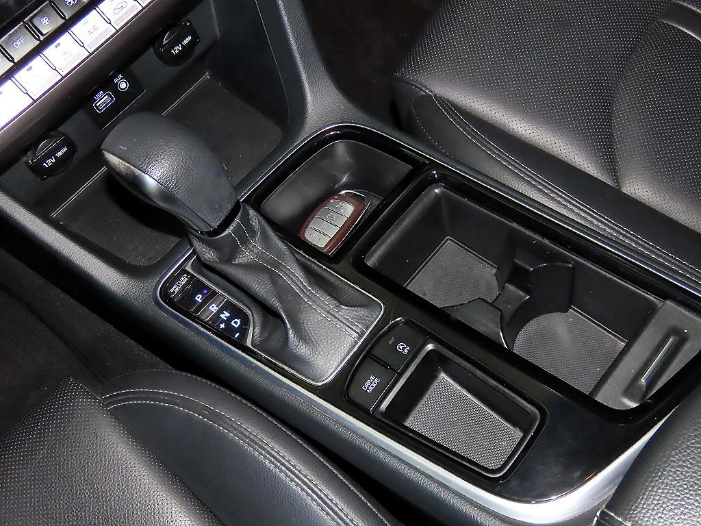 HYUNDAI Sonata - Vista 12