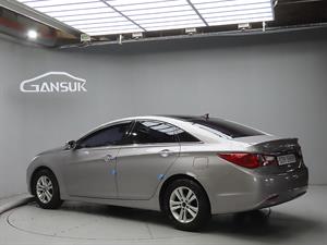 HYUNDAI Sonata - Vista 6