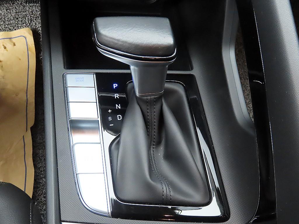 HYUNDAI Avante - Vista 10