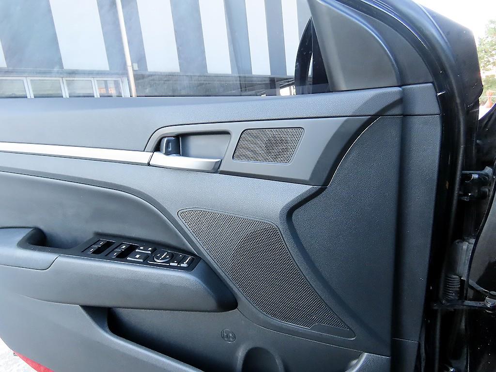 HYUNDAI Avante - Vista 11