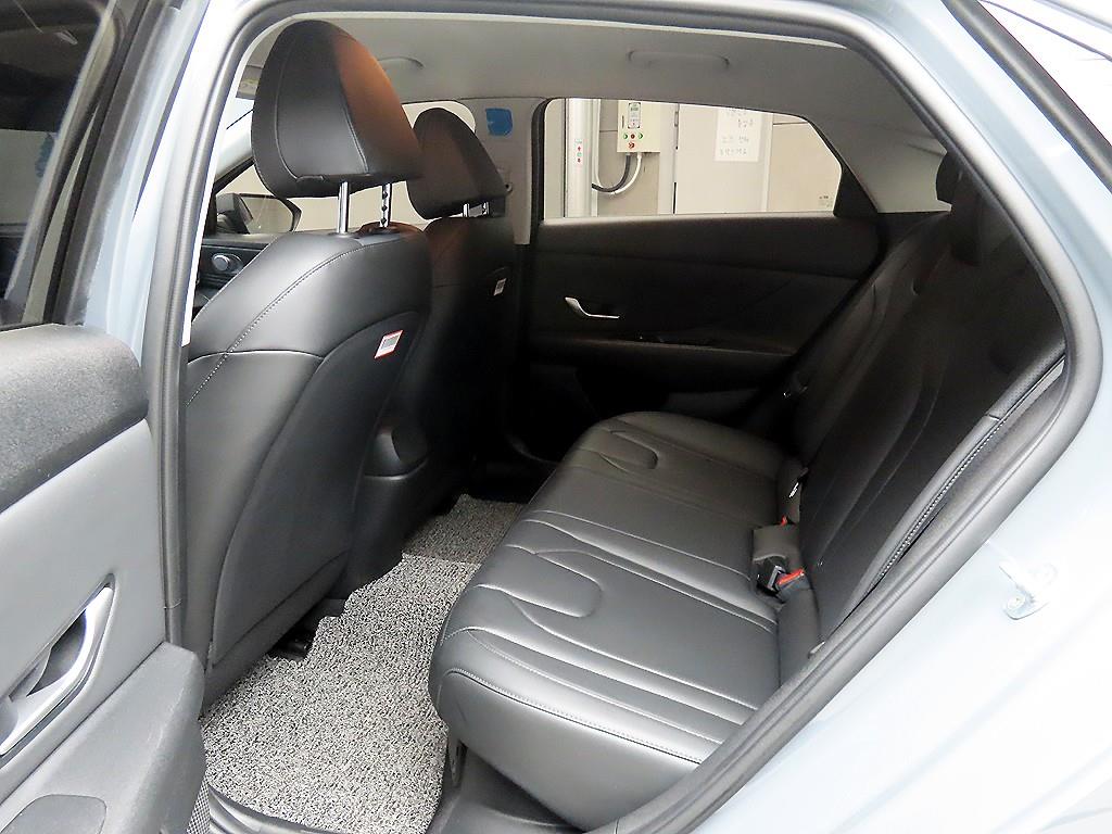 HYUNDAI Avante - Vista 6