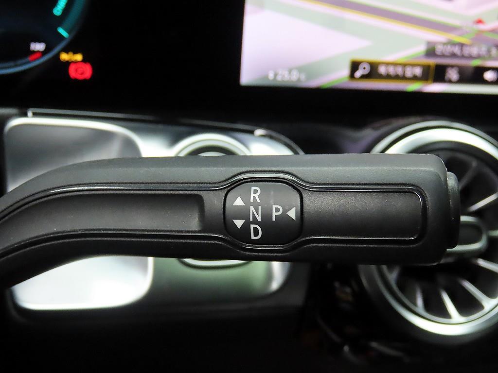 Mercedes Benz GLB Class - Vista 10