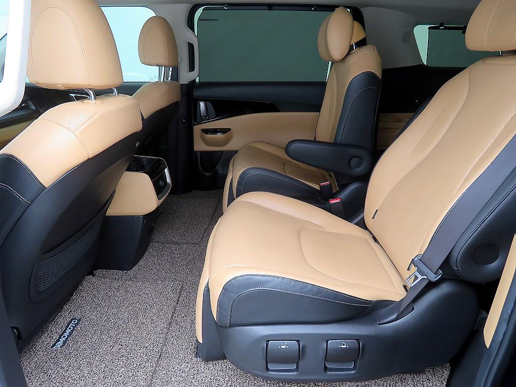 KIA Carnival - Vista 8