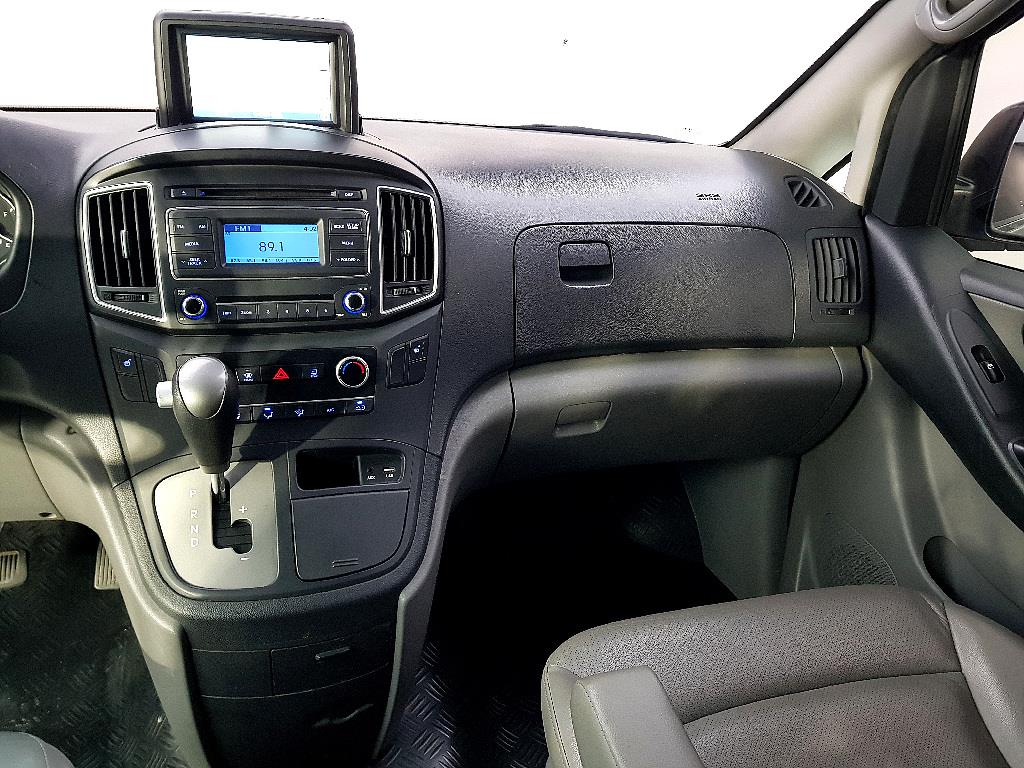 HYUNDAI Starex - Vista 10