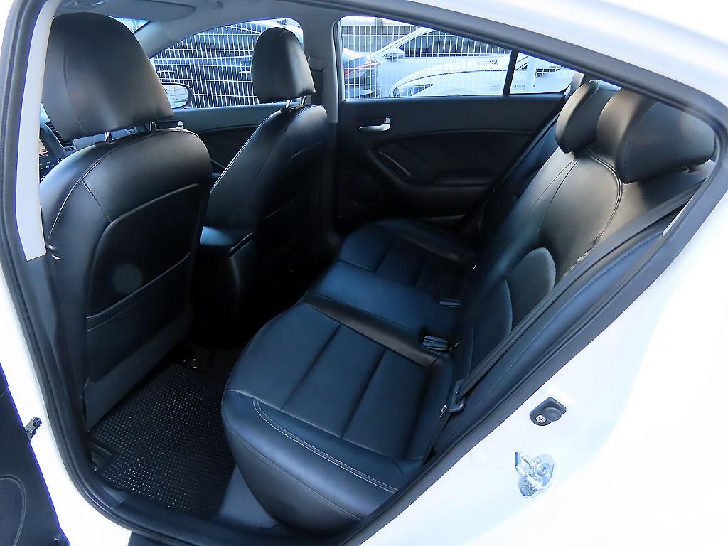 KIA K3 - Vista 6