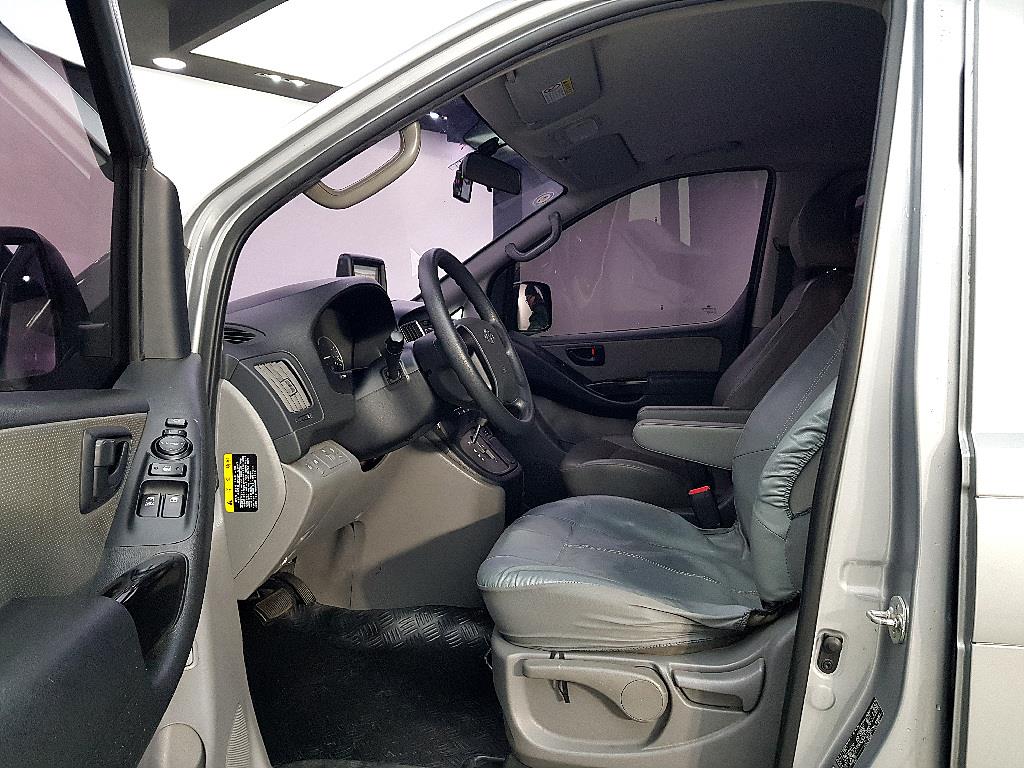 HYUNDAI Starex - Vista 8