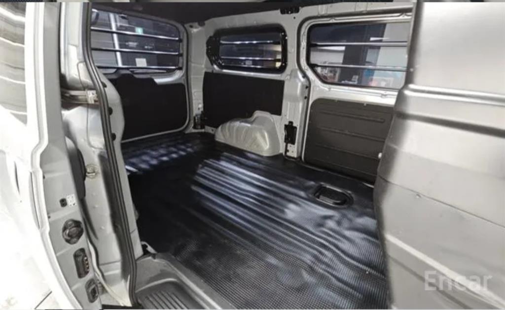 HYUNDAI Starex - Vista 12