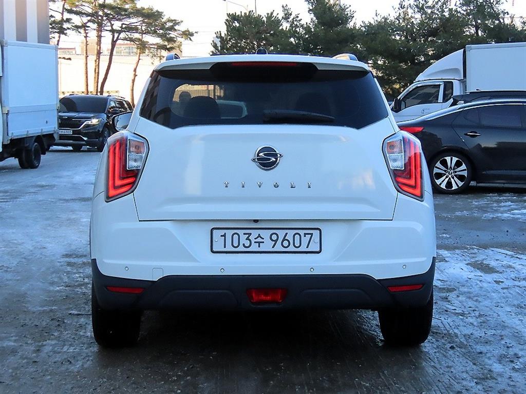 Ssangyong Tivoli - Vista 4