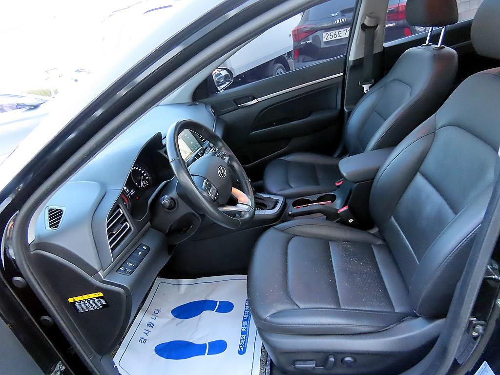 HYUNDAI Avante - Vista 5