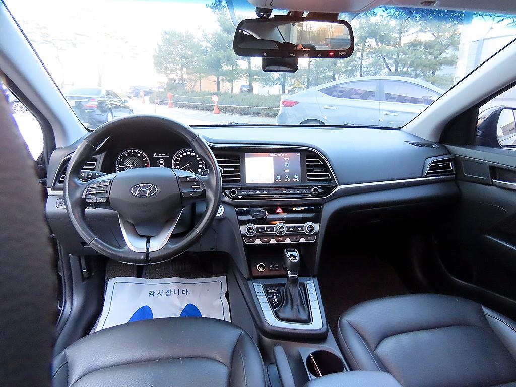 HYUNDAI Avante - Vista 7