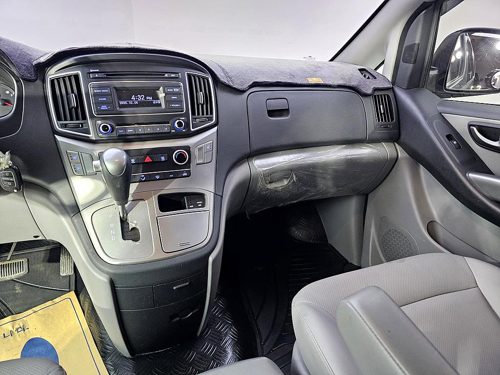 HYUNDAI Starex - Vista 10