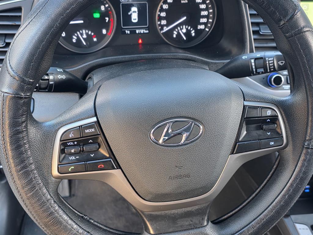 HYUNDAI Avante - Vista 12