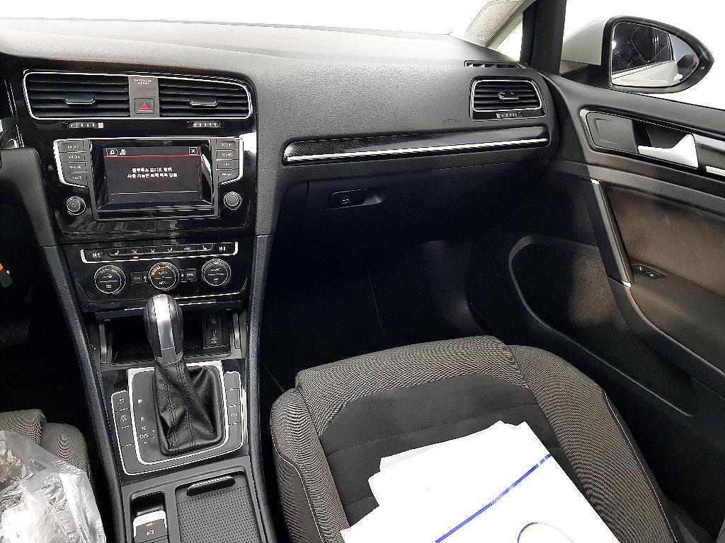 Volkswagen Golf - Vista 10