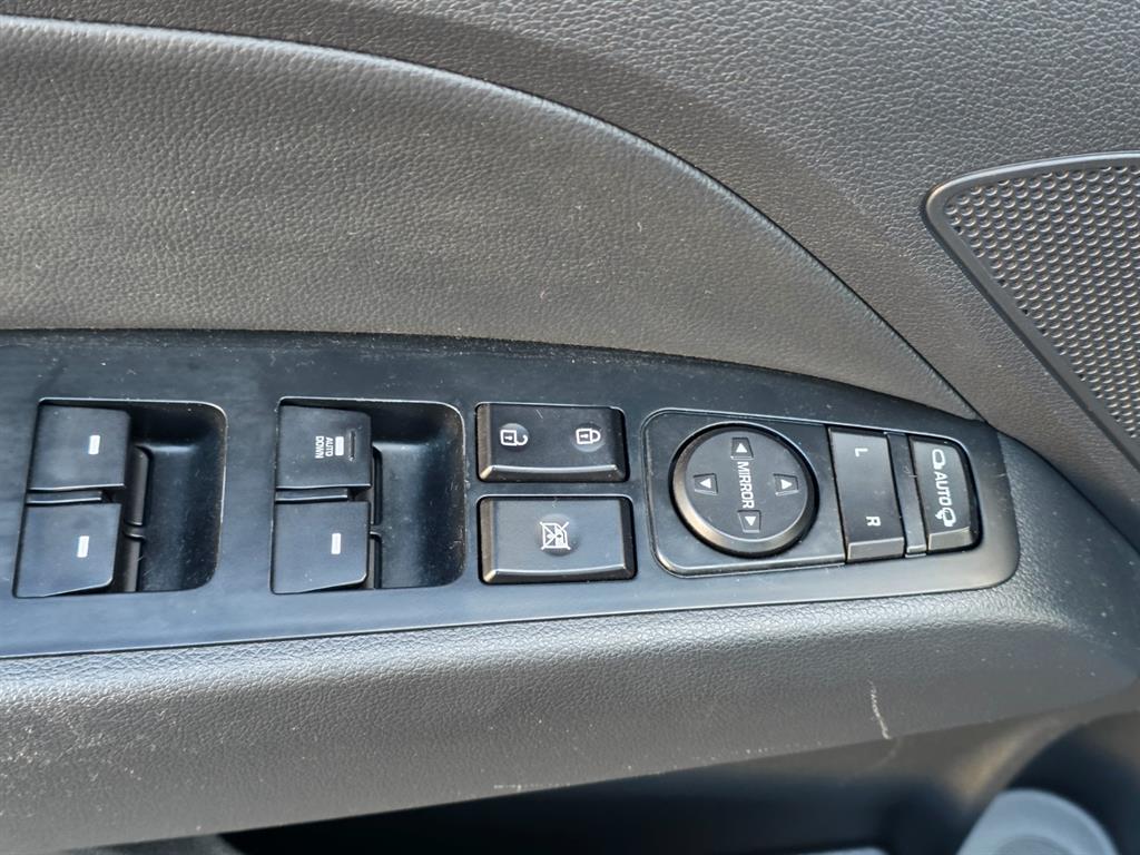 HYUNDAI Avante - Vista 10