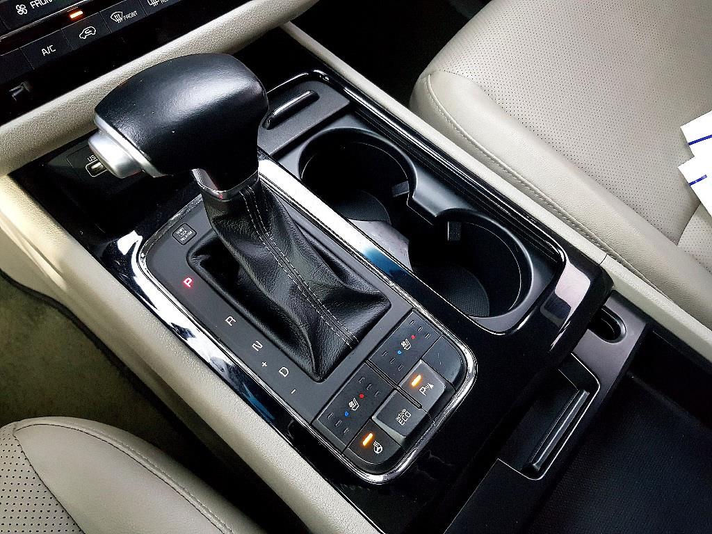 KIA Carnival - Vista 12