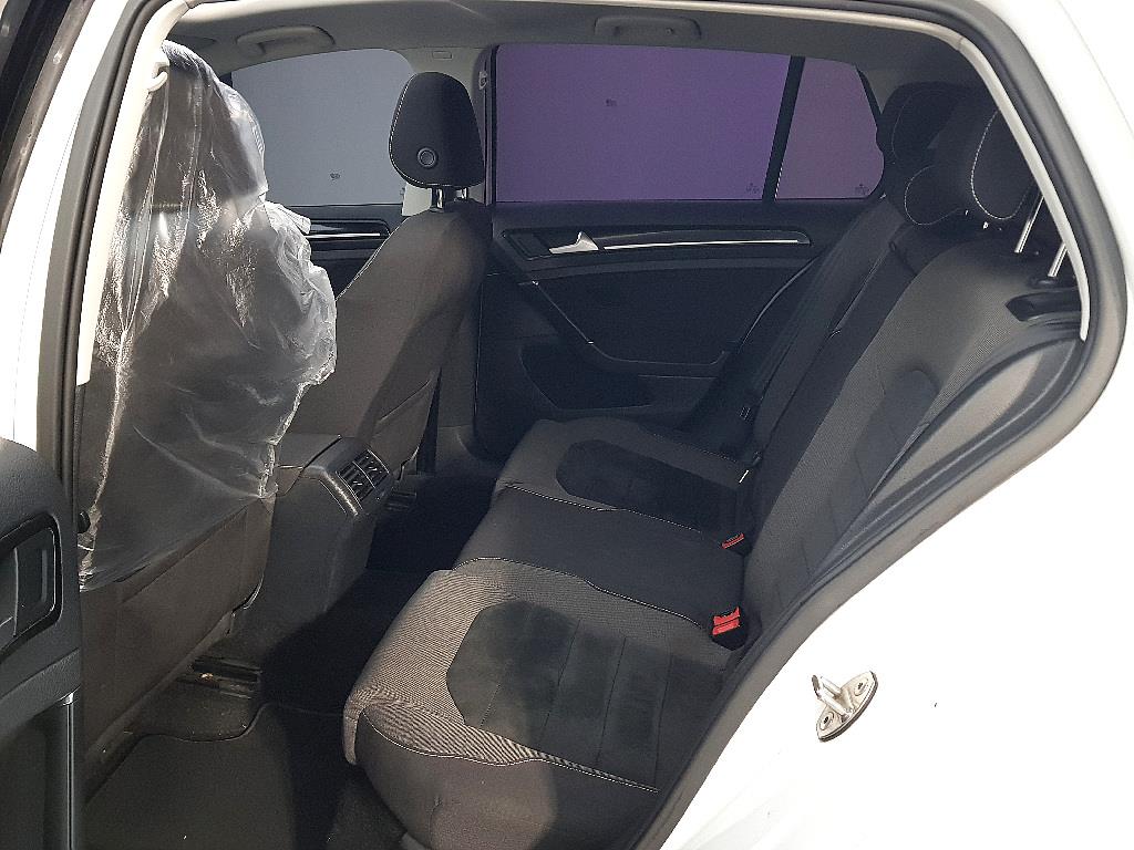 Volkswagen Golf - Vista 9