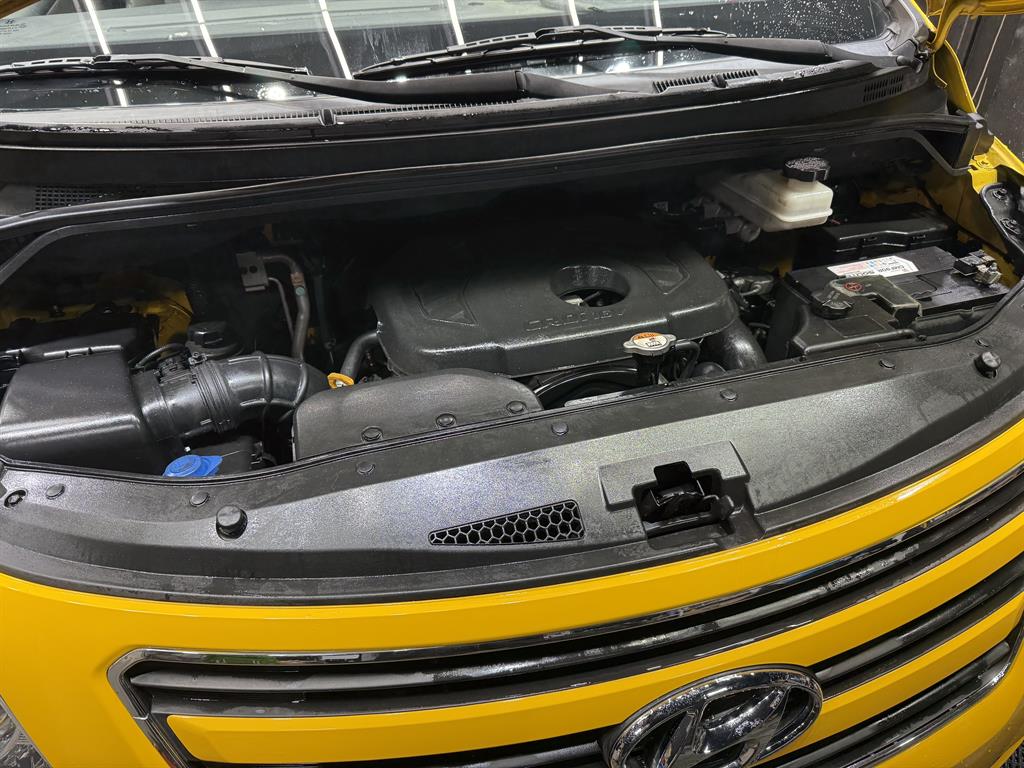 HYUNDAI Starex - Vista 7