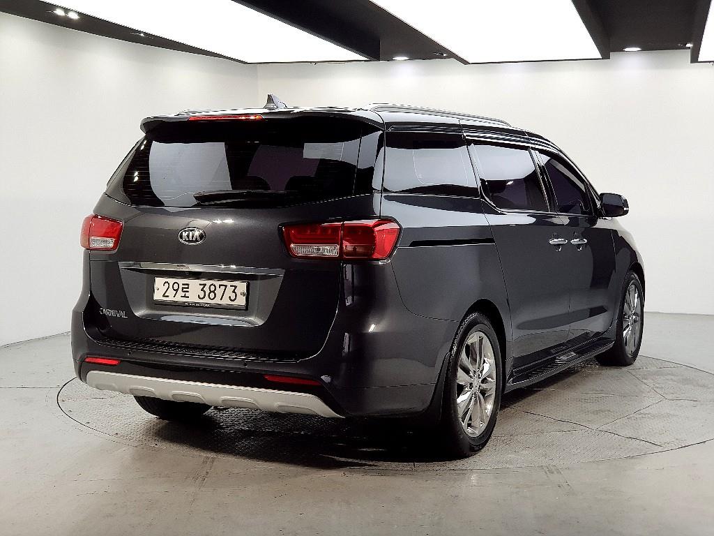 KIA Carnival - Vista 4