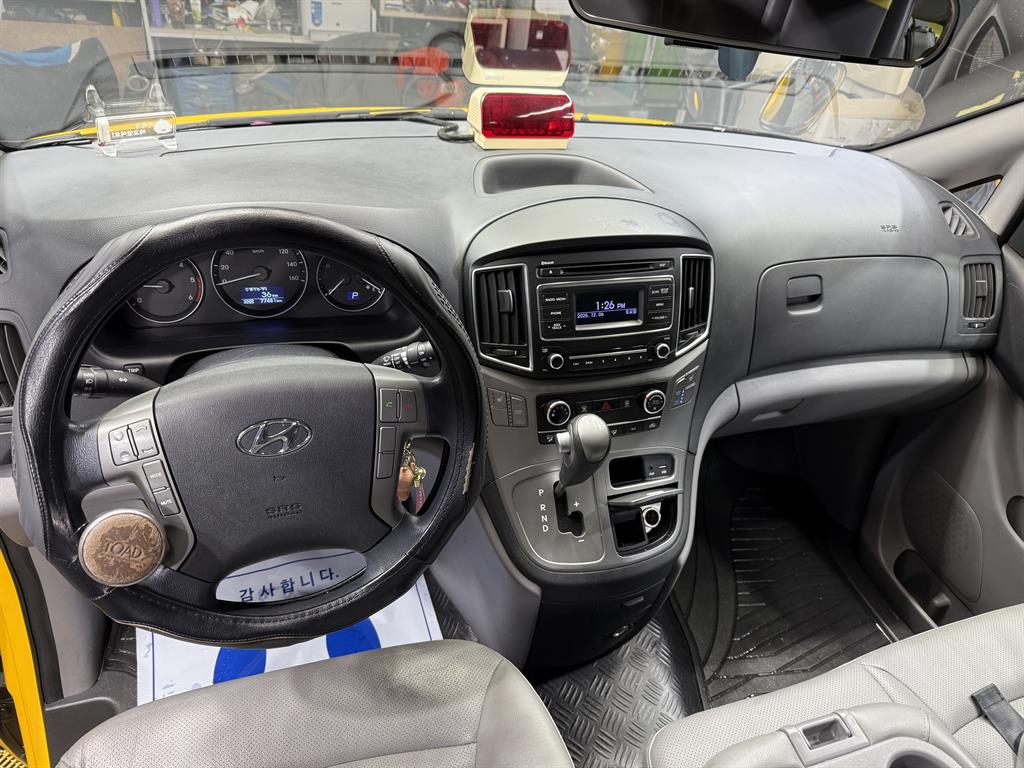 HYUNDAI Starex - Vista 5