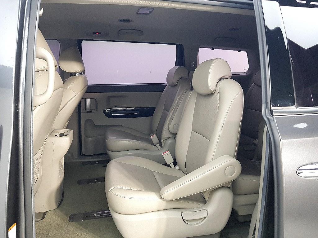 KIA Carnival - Vista 9