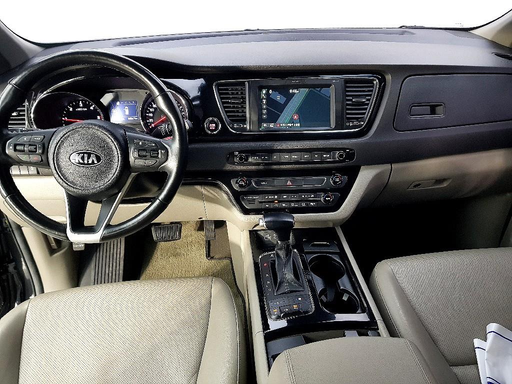 KIA Carnival - Vista 5