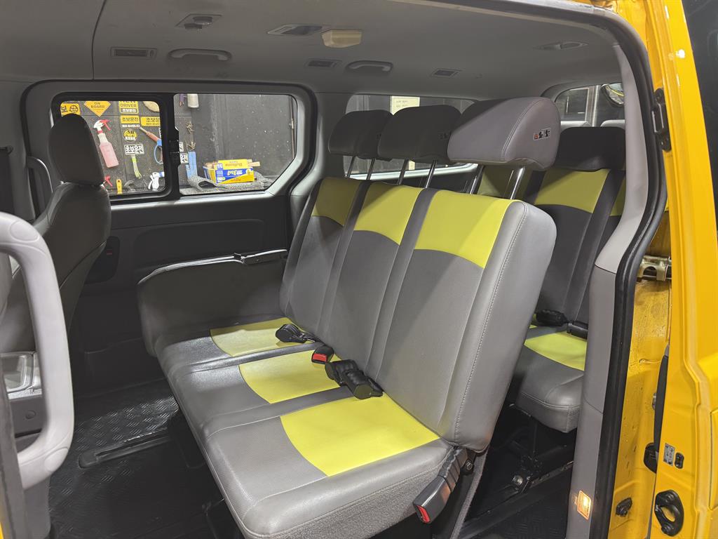 HYUNDAI Starex - Vista 12