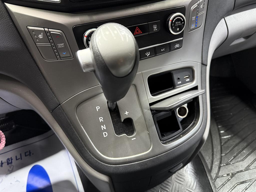 HYUNDAI Starex - Vista 9