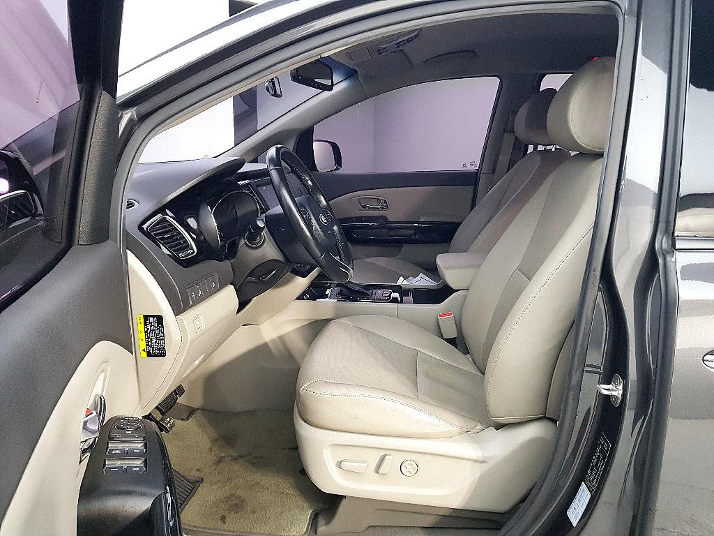 KIA Carnival - Vista 8