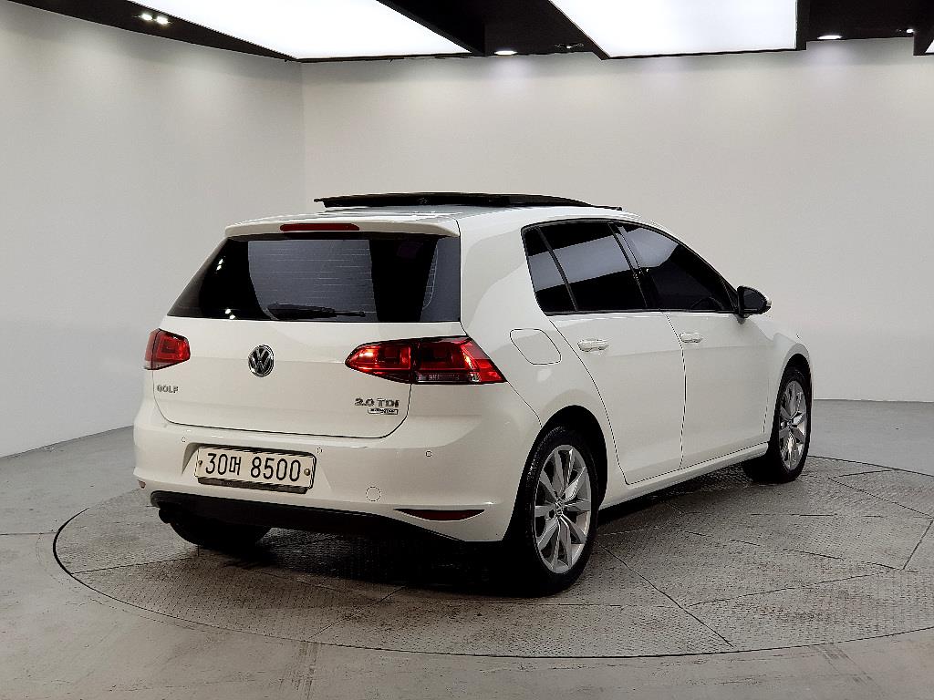 Volkswagen Golf - Vista 4