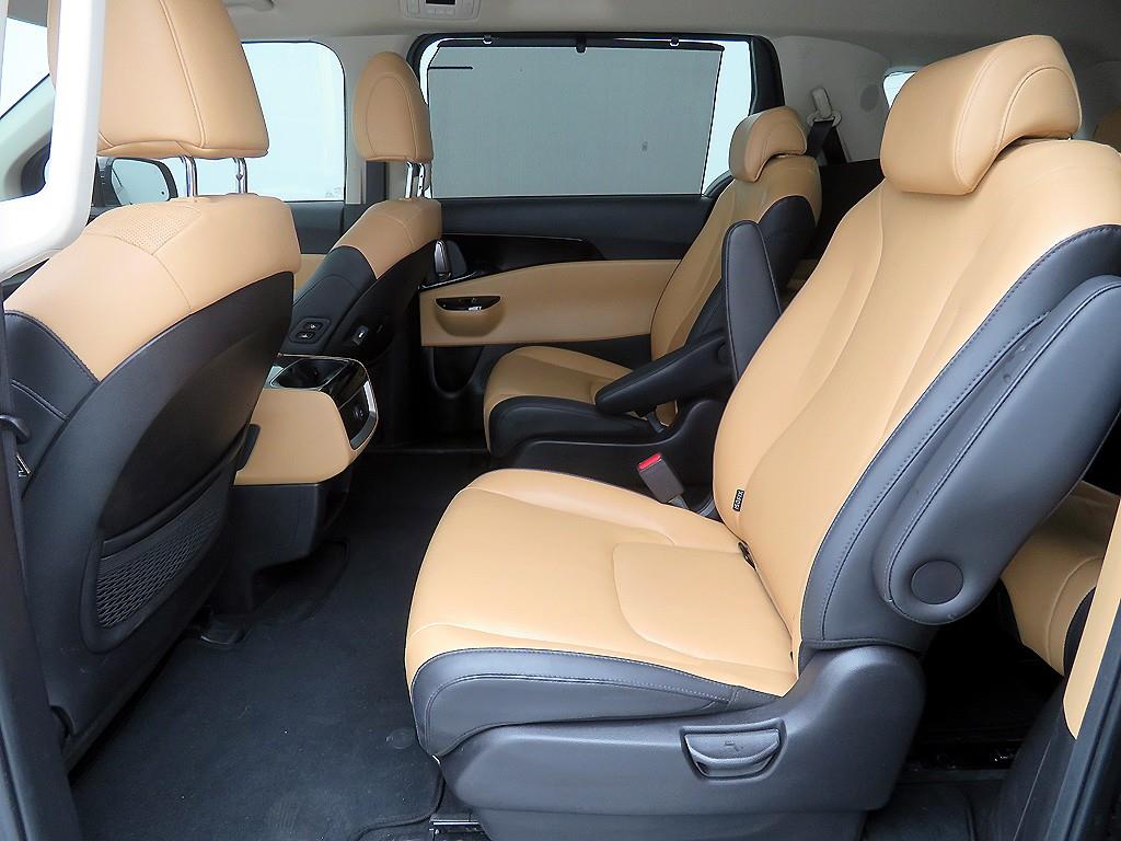 KIA Carnival - Vista 8