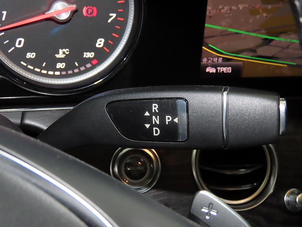 Mercedes Benz E class 2018 Negro - Importación desde Corea - HF Imports Iquique - Foto 13